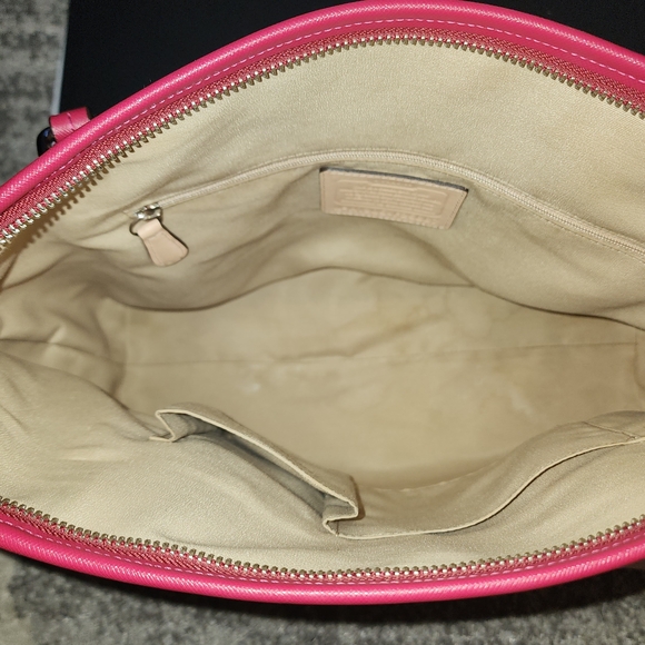 Coach Peyton Pocket Tote Leather Shoulder Bag. - Picture 7 of 15